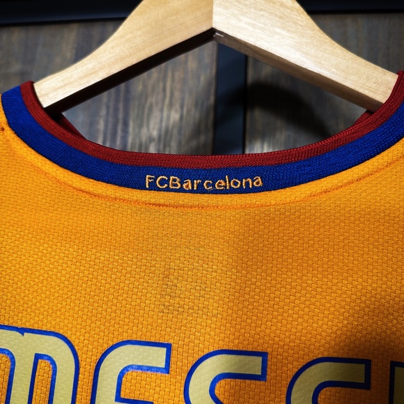 Barcelona 2006/2008 Away Jersey – Lionel Messi #19 – Size L – Orange Nike Shirt - Picture 9 of 12